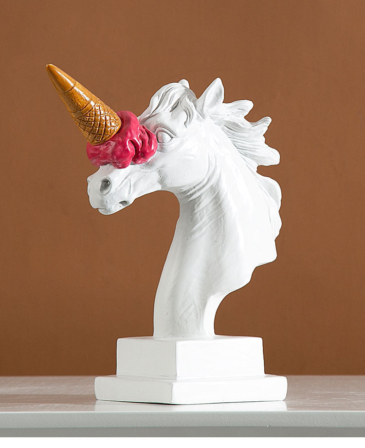 Escultura de Unicórnio com Sorvete