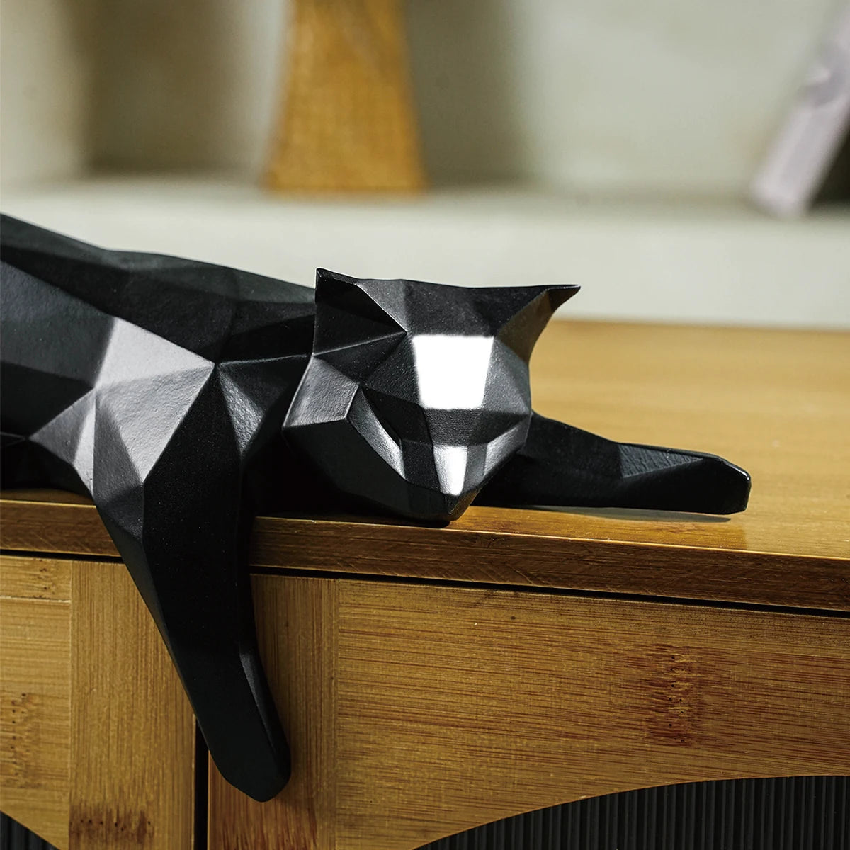 Estátua Geométrica de Gato - Decoração Moderna e Elegante