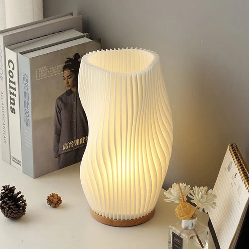 Estilo creme francês lâmpada de mesa 3d ins internet vermelho plissado quarto lâmpada cabeceira estudo café cartão assento atmosfera lâmpada