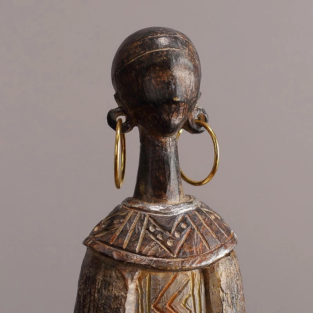 Estátua de mulher tribal africana feita à mão - escultura de arte em resina com contas tradicionais, decoração cultural de casa, estatueta colecionável